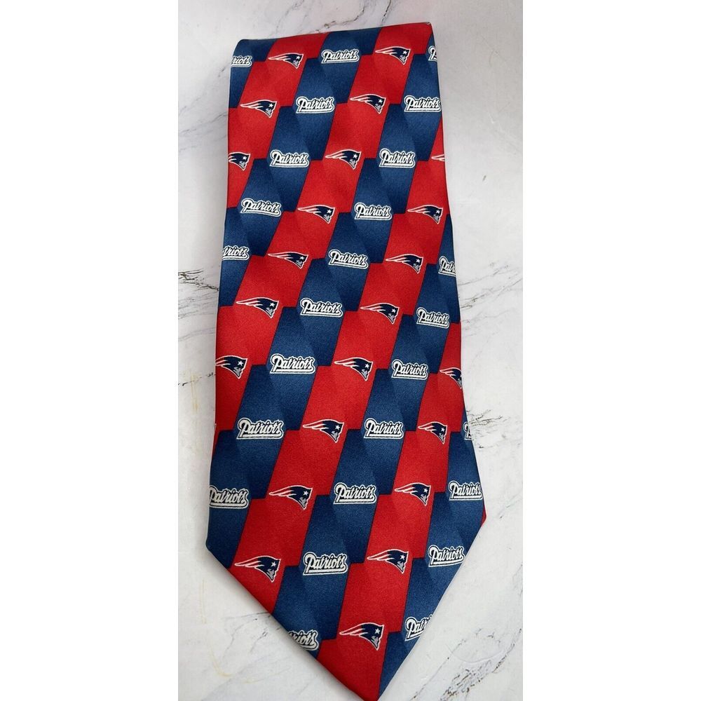 NFL New England Patriots Football Men's Necktie Tie 100% Silk Logo 58" x 4"